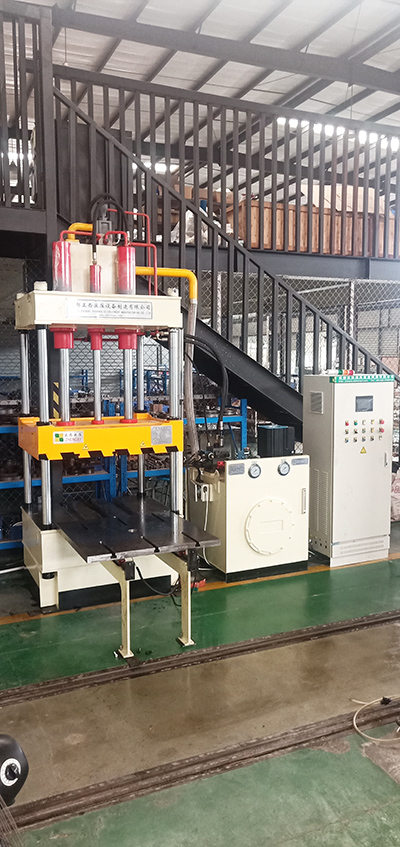 山東德州液壓機(jī)需求客戶定制的60噸精密伺服液壓機(jī)圓滿交貨，祝賀！