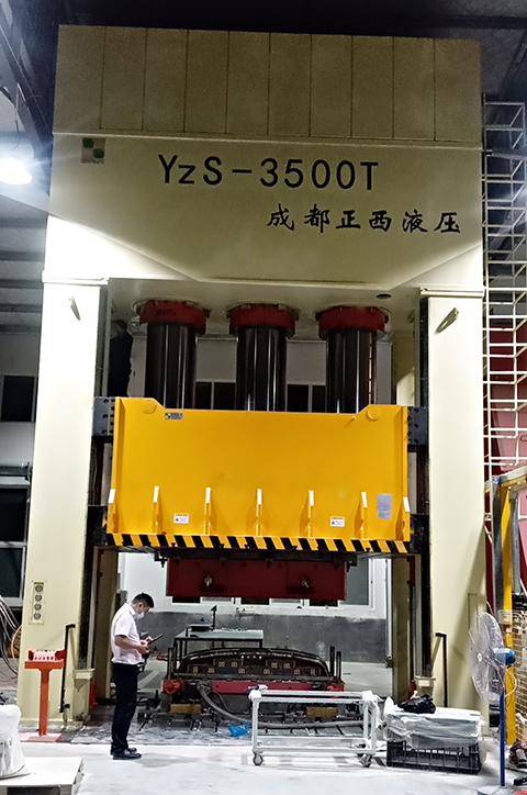 山東青島液壓機客戶定制的3500噸框架液壓機，成功安裝交付使用，你想知道交貨期多久嗎？